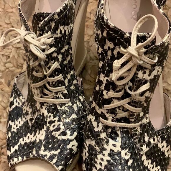 Plomo Esther Wedge Snakeskin T-Strap Sandal 9/39 - Picture 9 of 15